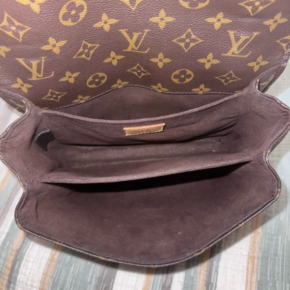 Authentic LV Pochette Métis Monogram - Picture 3 of 14